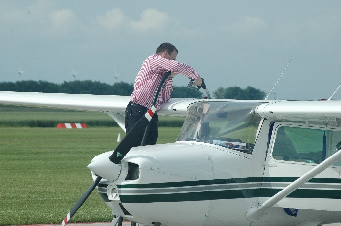 Midzomer Event / Zeeland Airport. Met een zoontje van een klant `s morgens eerst zelf nog gevlogen voordat de meeste gasten waren gearriveerd.