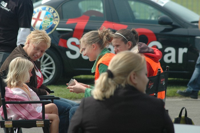 Voor de kinderen was het natuurlijk ook een leuk evenement. De auto op de achtergrond is verzorgd door Autobedrijf Melse. 