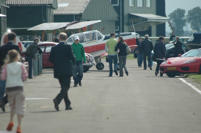De eerste gasten van het Midzomer Event zijn inmiddels gearriveerd op het vliegveld van Arnemuiden. 