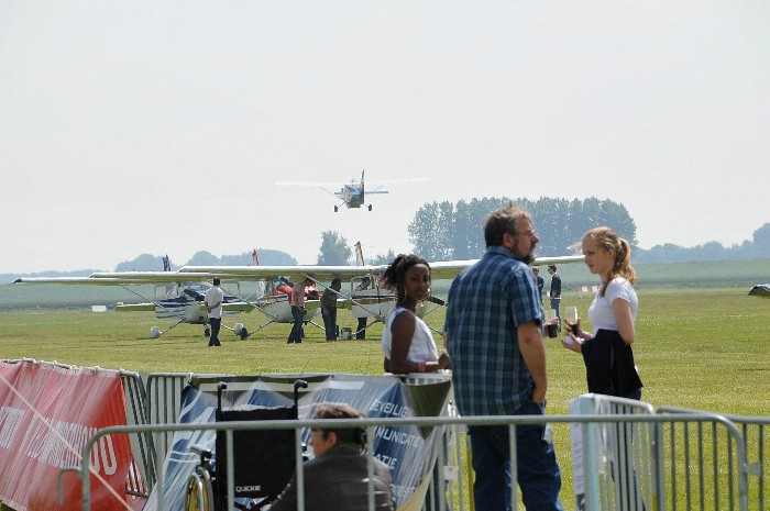 Heel veel gasten zijn het vliegtuig ingestapt voor een rondvlucht boven Zeeland. 