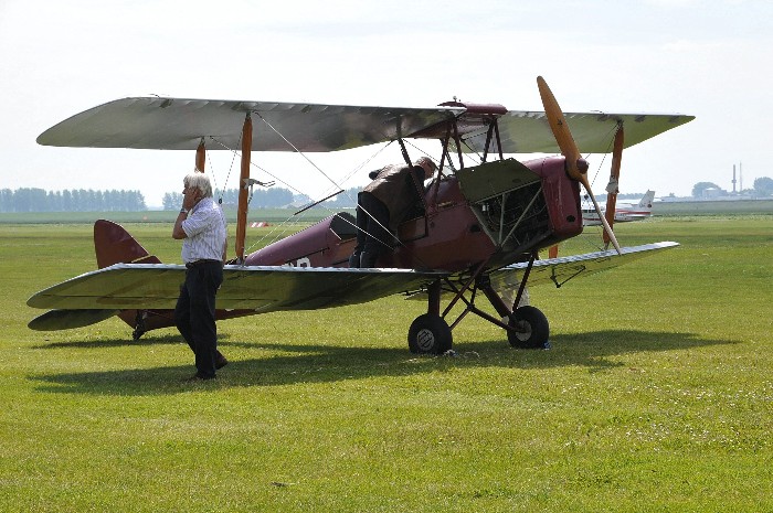 Bij de tent van het Airwar museum stonden meerdere klassieke toestellen opgesteld.