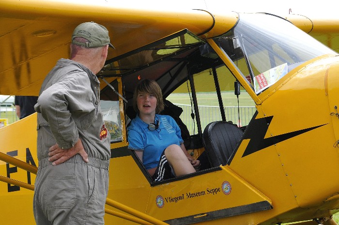 Bij de Piper Cub gaf Reint Laan tekst en uitleg. Ook volgend jaar hoopt Reint weer aanwezig te zijn.