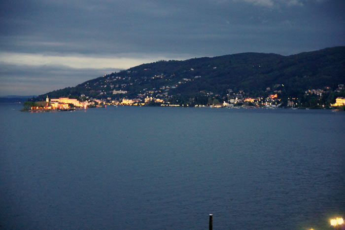 Het Lago Maggiore vanaf het balkon.