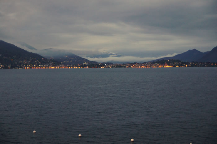 Het Lago Maggiore vanaf het balkon.