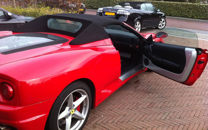 In Nederland zijn we gewoon `s morgens vertrokken, niet diep in de nacht of zo. Het rijdt het lekkerst als je gewoon de hele nacht lekker geslapen hebt vonden we.