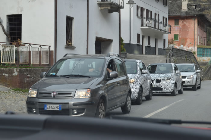 Onderweg kwamen we deze keer nog van die test auto`s tegen (Mule).