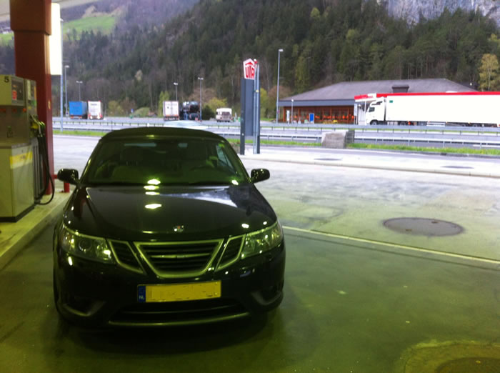 Terug rijden we alleen. M`n klant wilde graag nog in het Italiaanse hotel slapen. Zelf moest ik de volgende dag in Duitsland bij een klant zijn dus moest al weg.